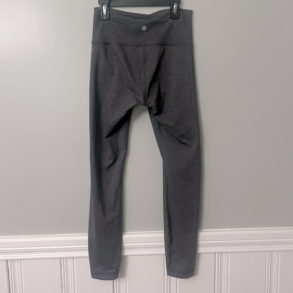 Lululemon workout leggings. Size 6 - Picture 1 of 3